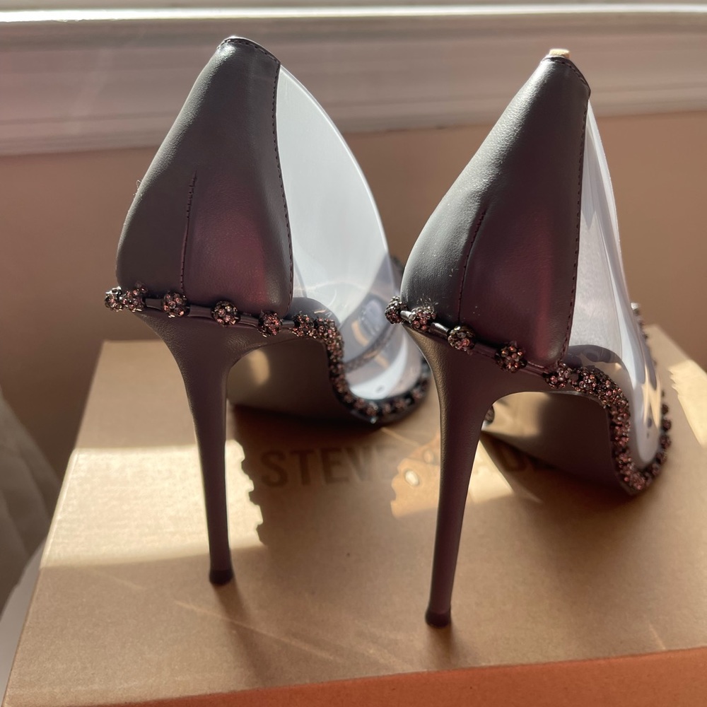 Steven Madden Dark Grey Vinyl Pump - Picture 4 of 4